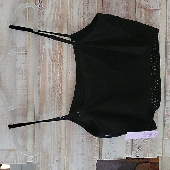 NWT knitted/crocheted crop top - Picture 2 of 6